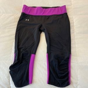 Looks soooo good on! Compression, wide waist band.